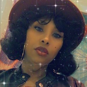 Meet your Posher, April